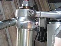 ネジの頭は干渉するギリギリ