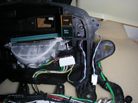 明度センサー移設の準備（穴を開けて外に取り出し）