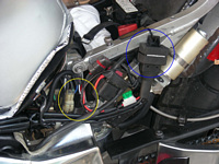 黄丸：プロジェクタ用、青丸：メイン用リレー