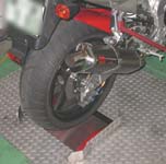 ���V����